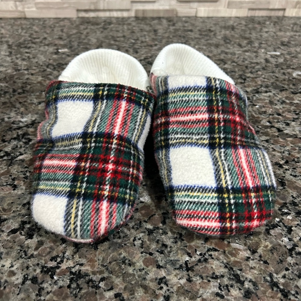 Kids size small (shoe size 1) plaid slipper socks, shearling lined from target